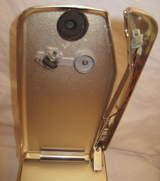 Lid Open Without 45 Adapter and Tonearm Bottom View